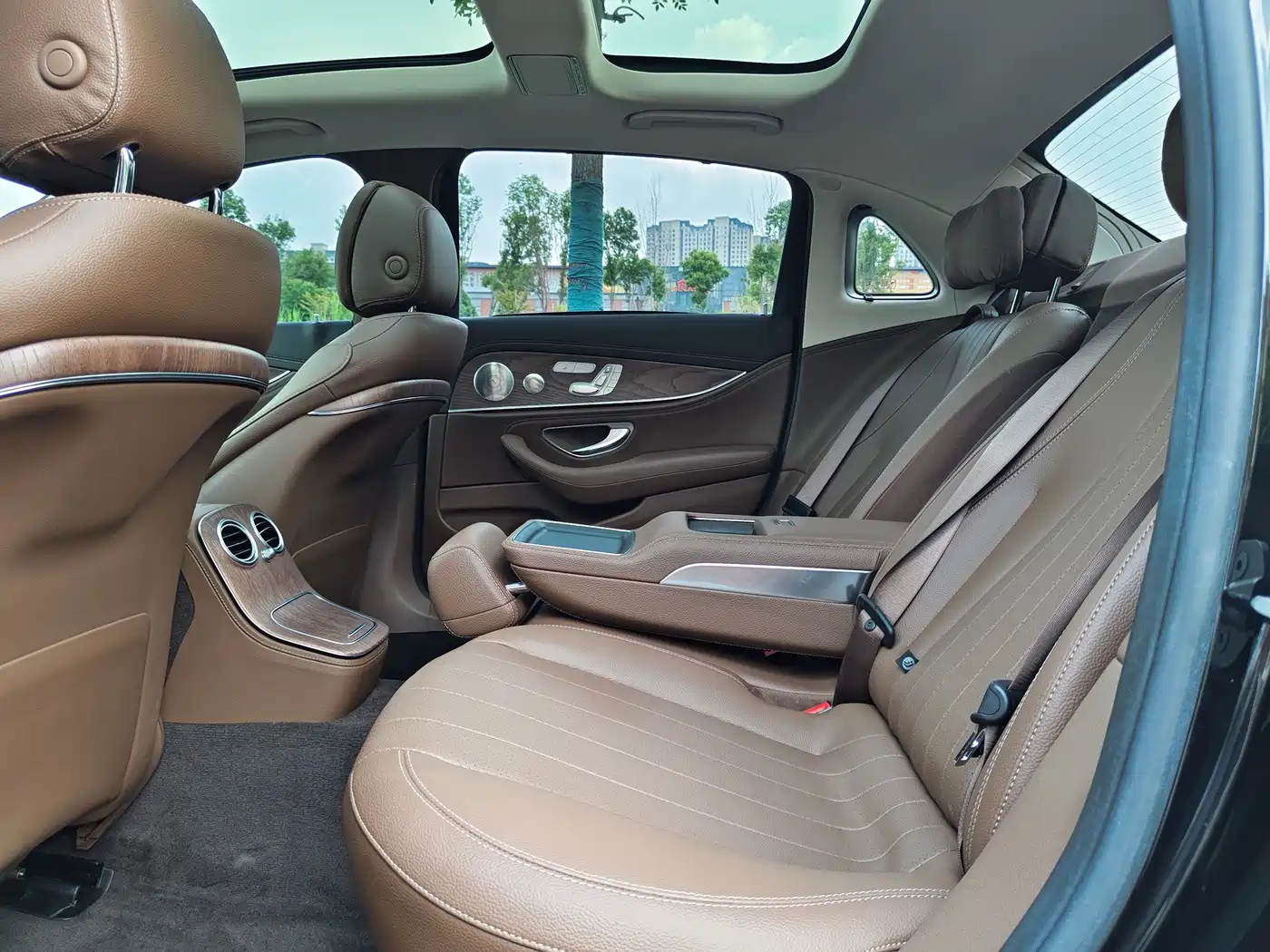 Mercedes-Benz E-Class 2022 Second Facelift E 300 L Luxury фото 28