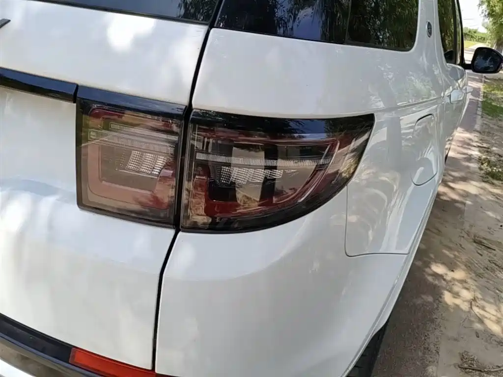 LAND ROVER DISCOVER SPORTS
