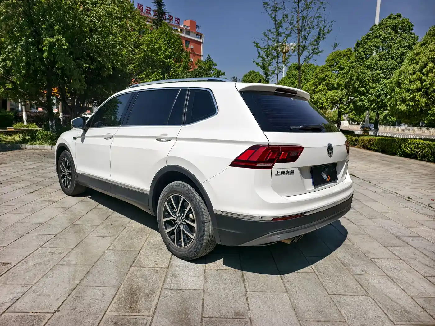 Volkswagen Tiguan L 2017 330TSI Automatic 2WD Comfort Edition фото 4