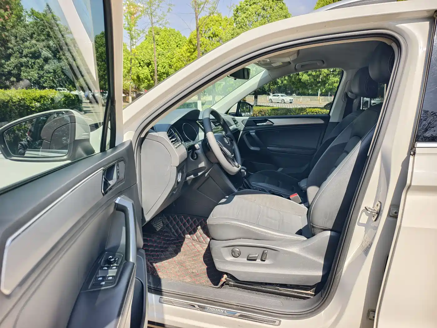 Volkswagen Tiguan L 2017 330TSI Automatic 2WD Comfort Edition фото 9