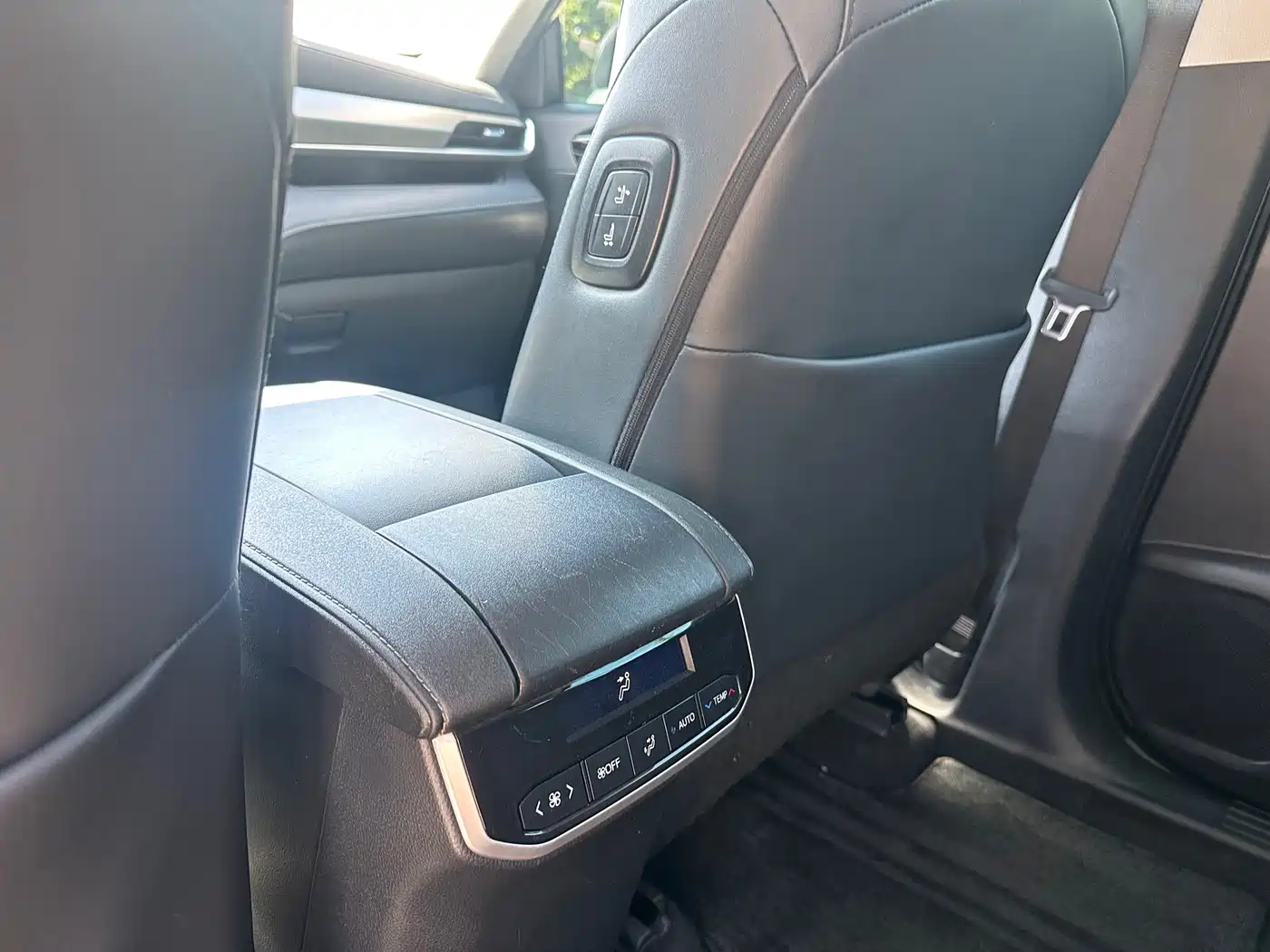 Toyota Highlander 2024 2.5L Smart Hybrid 4WD Luxury 7-seater фото 8