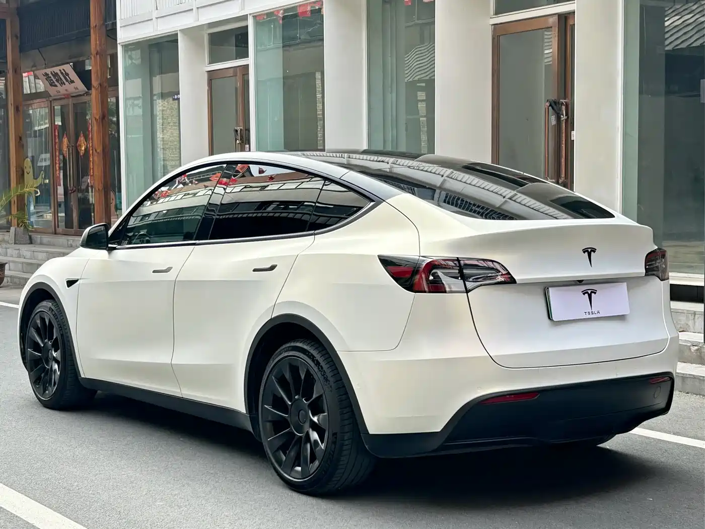 TESLA MODEL Y