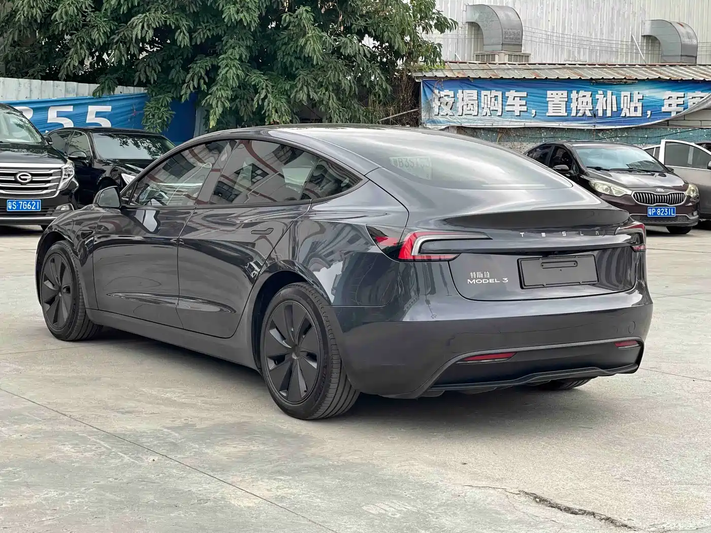 TESLA MODEL 3