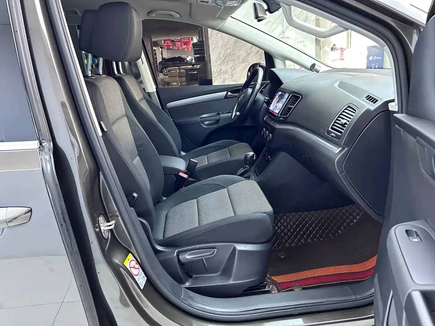 Volkswagen Sharan 2014 2.0TSI Standard фото 10
