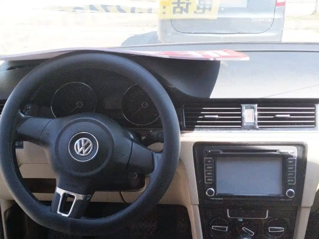 Volkswagen Bora 2014 1.6L Automatic Comfort Edition фото 13