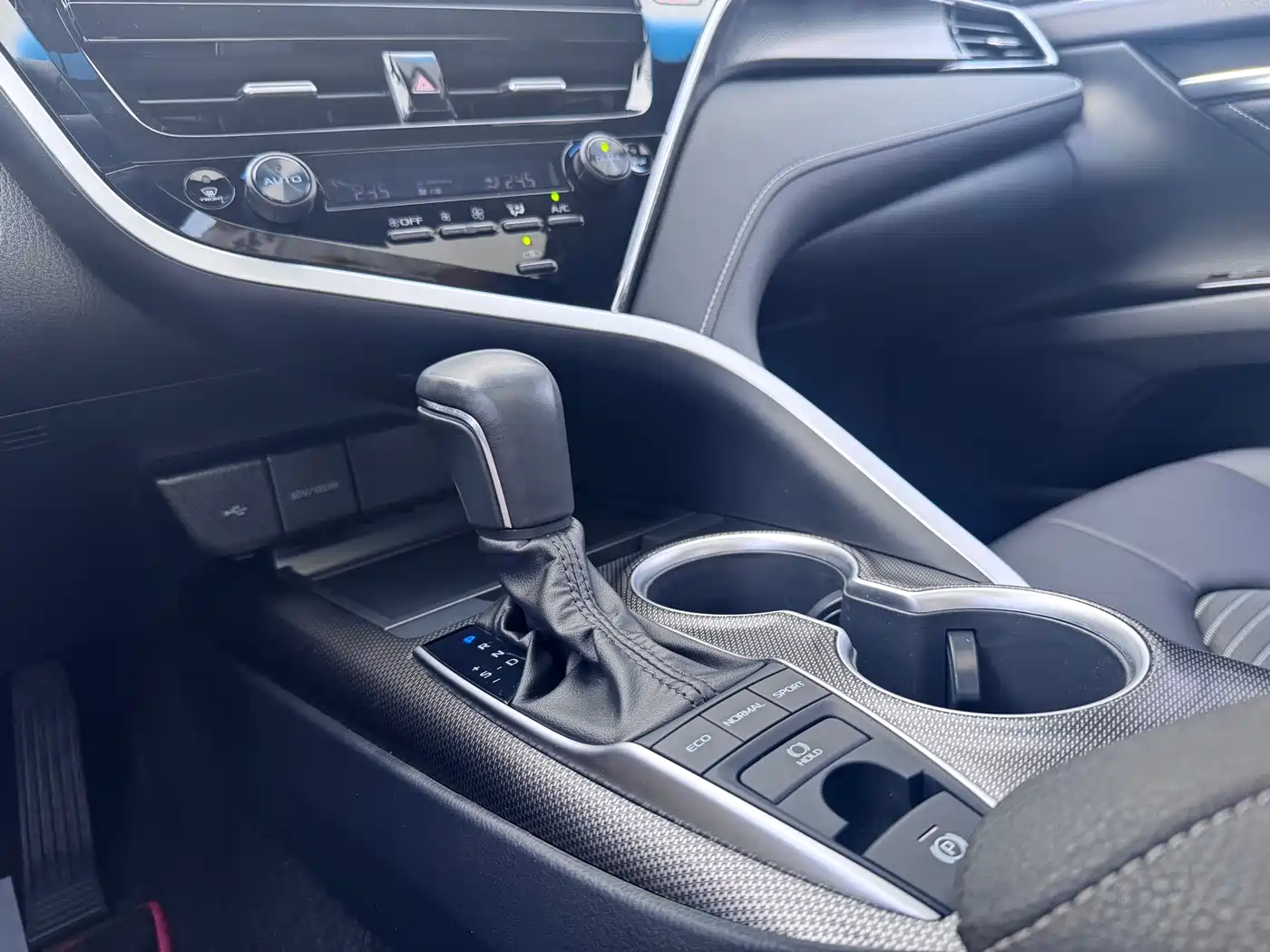 Фото 22 - Toyota Camry
