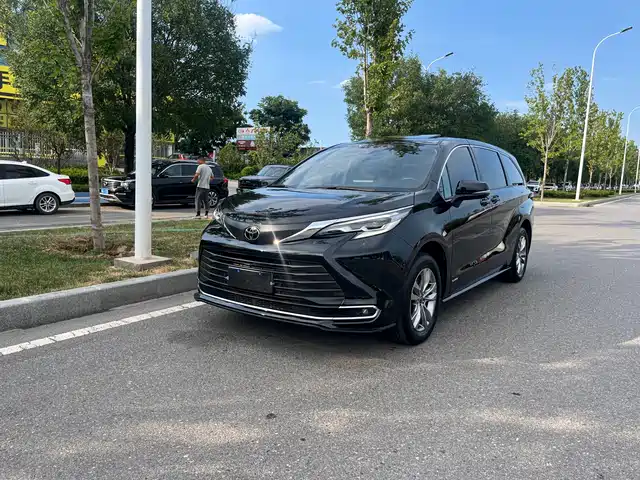 Toyota Sienna 2025