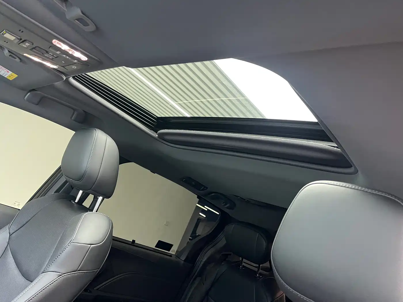 Toyota Sienna 2025 2026 2.5L Hybrid AWD Premium Edition