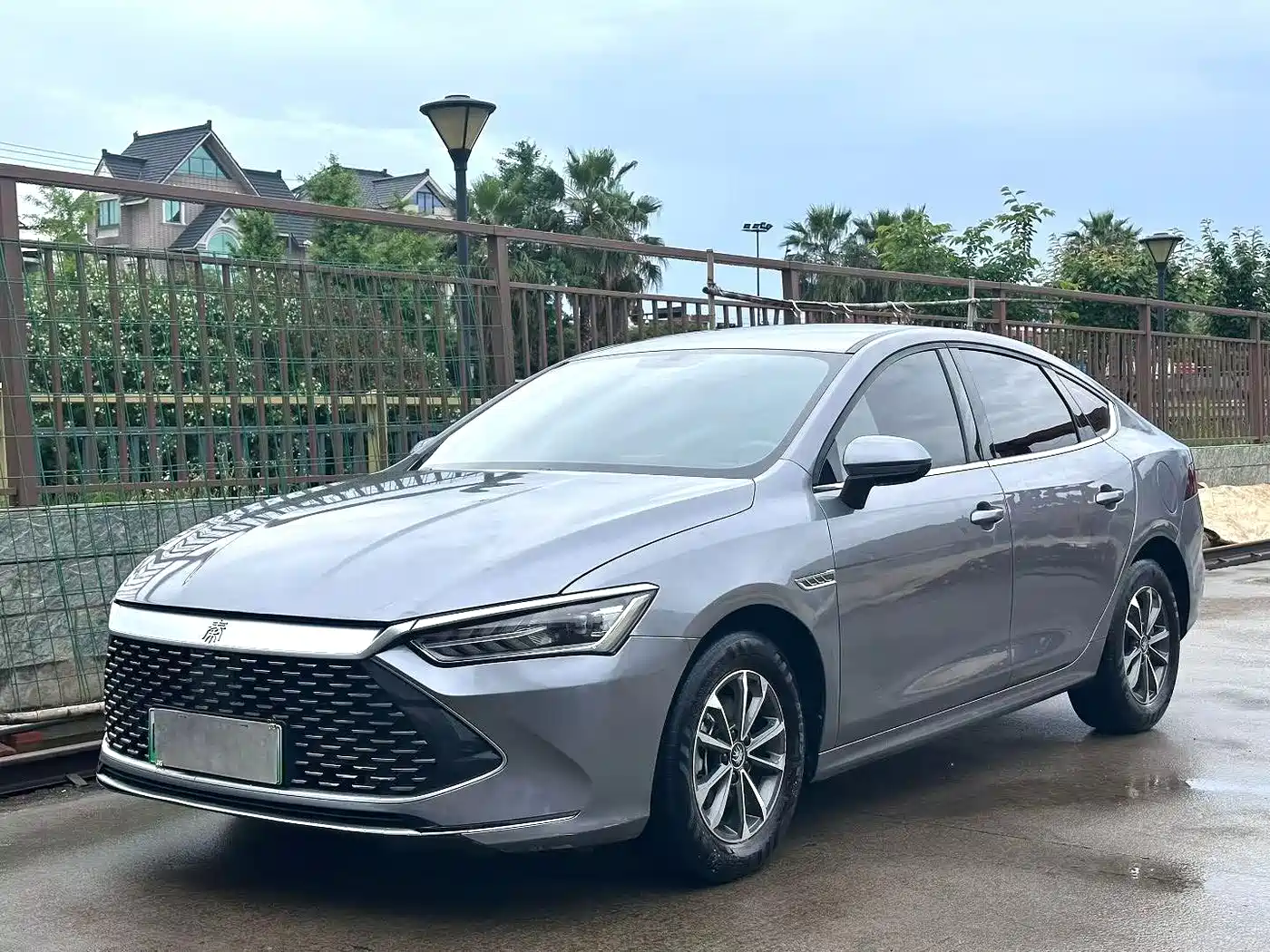 BYD Qin PLUS 2023 Champion Edition DM-i 120KM Leading Type