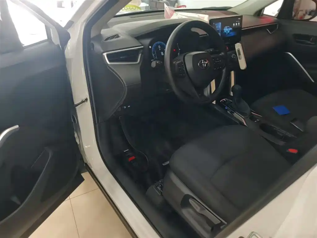 Toyota Corolla Cross 2023 2.0L Pioneer Edition фото 16