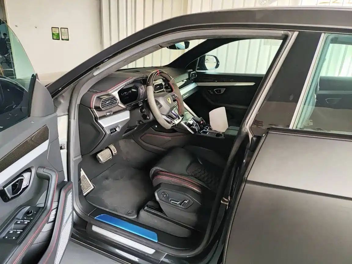 Фото 20 - Lamborghini Urus
