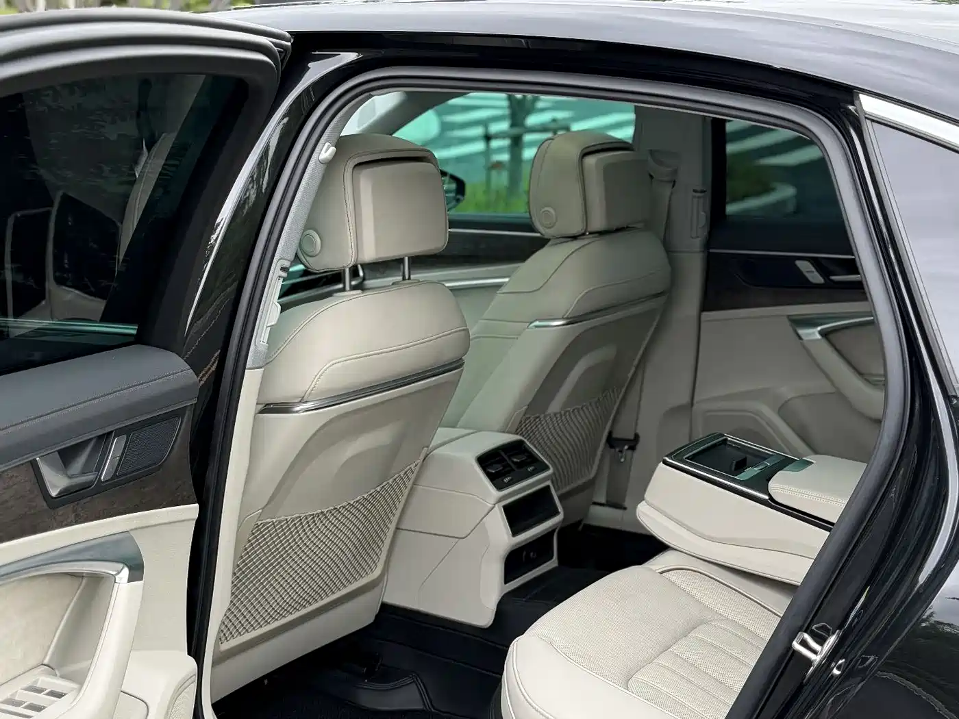 Фото 7 - Audi A6L