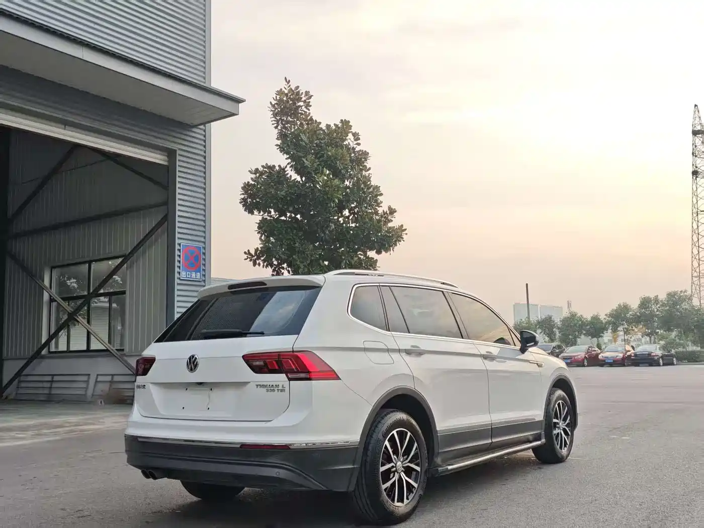 Volkswagen Tiguan L 2017 330TSI Automatic 2WD Luxury Edition фото 6
