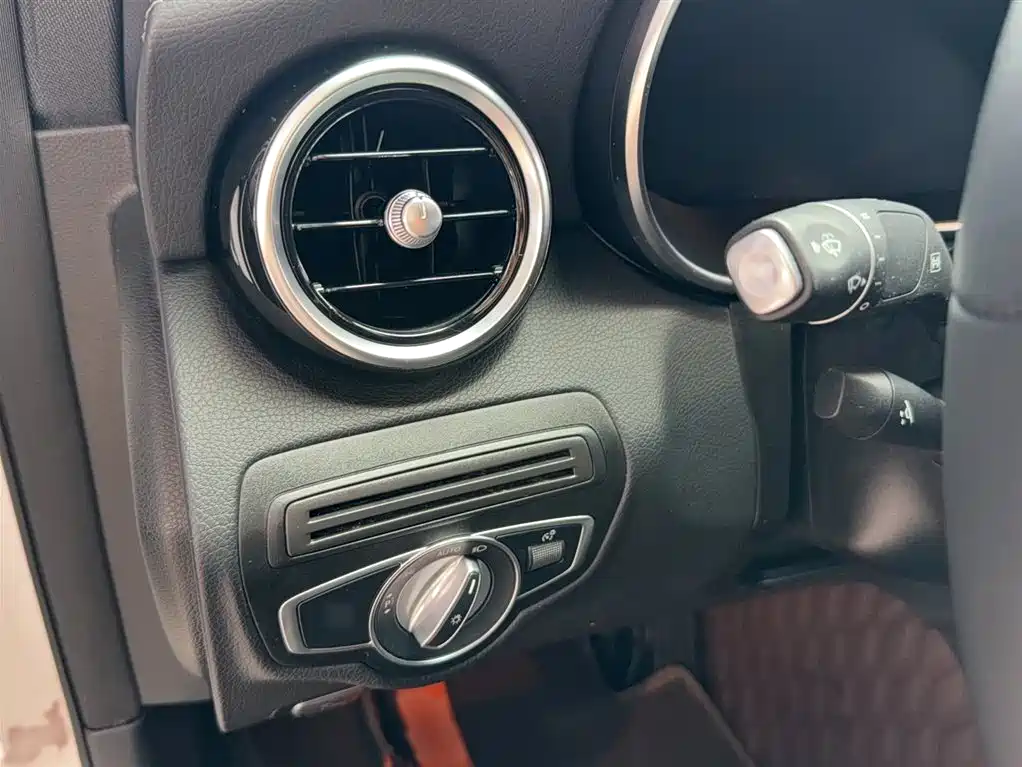 Mercedes-Benz GLC Coupe 2020 GLC 260 4MATIC Coupe SUV фото 11