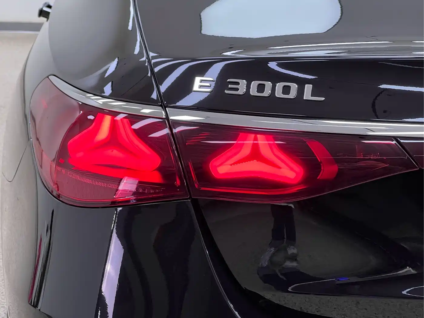 Mercedes-Benz E-Class 2024 Model E 300 L Luxury фото 8