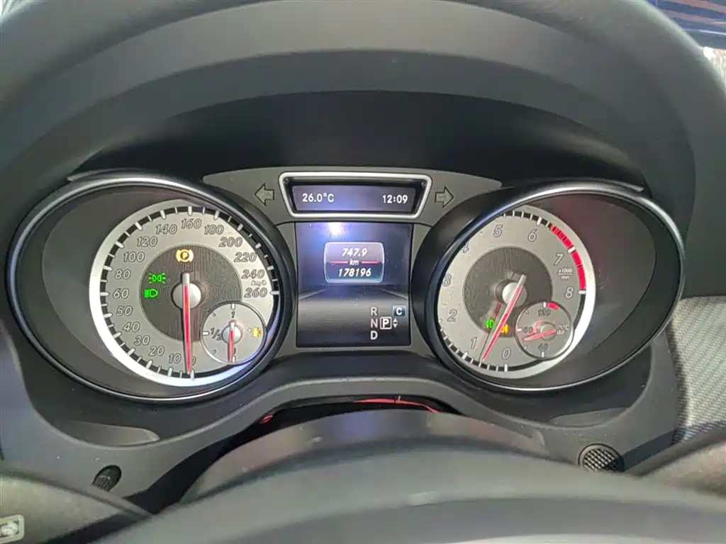 Mercedes-Benz GLA 2016 GLA 220 4MATIC Fashion фото 12