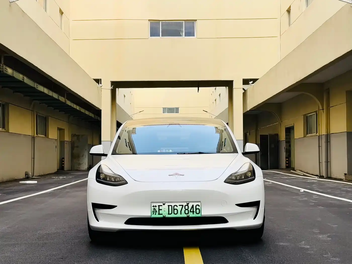 TESLA MODEL 3
