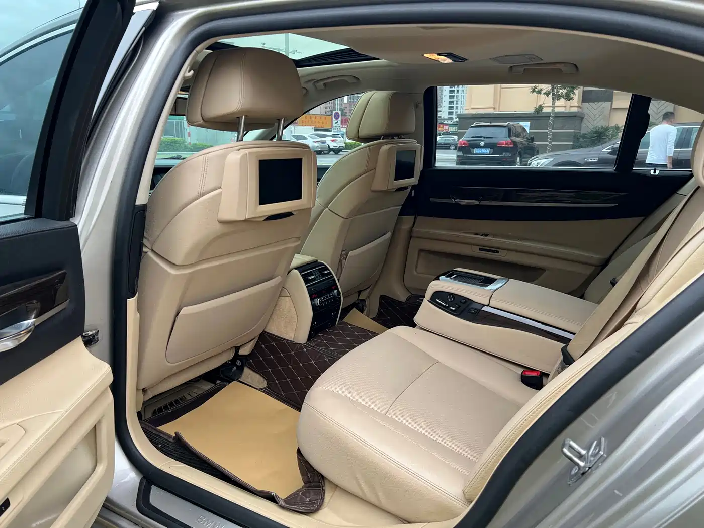 BMW 7 Series 2011 730Li Elegance фото 12