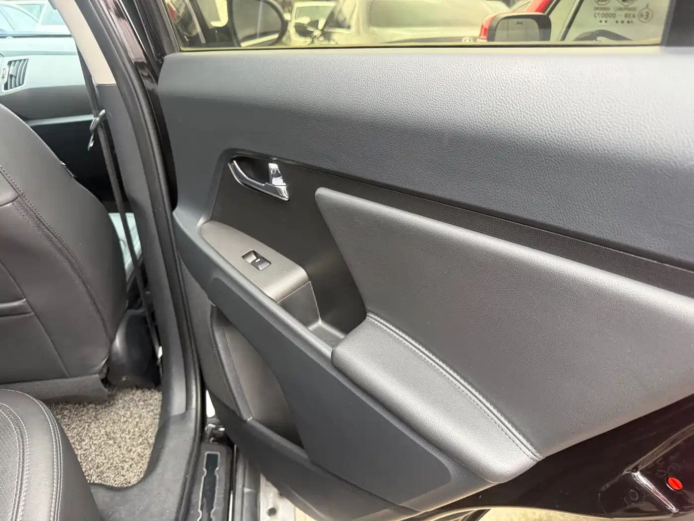 Kia Sportage 2015 2.0L Automatic 2WD Premium фото 8