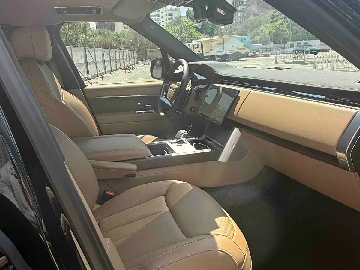 Land Rover Range Rover 2025 3.0 L6 400PS Flourishing Era Extended Wheelbase фото 7
