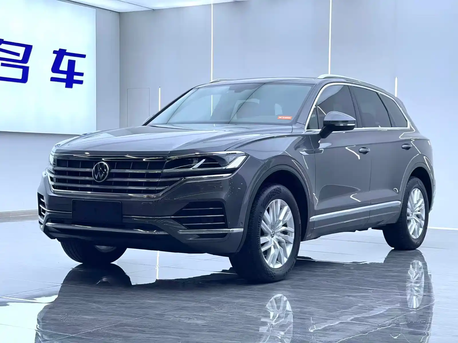 Фото 1 - Volkswagen Touareg