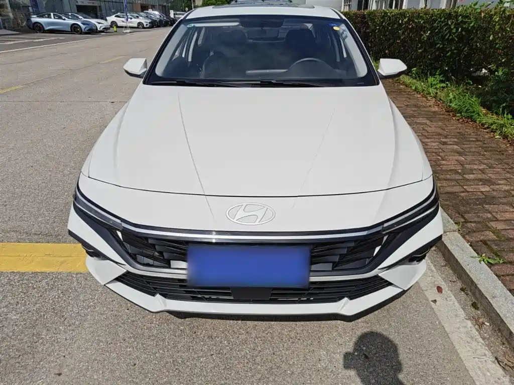 Hyundai Elantra 2023 1.5L CVT GLX Elite Edition фото 3
