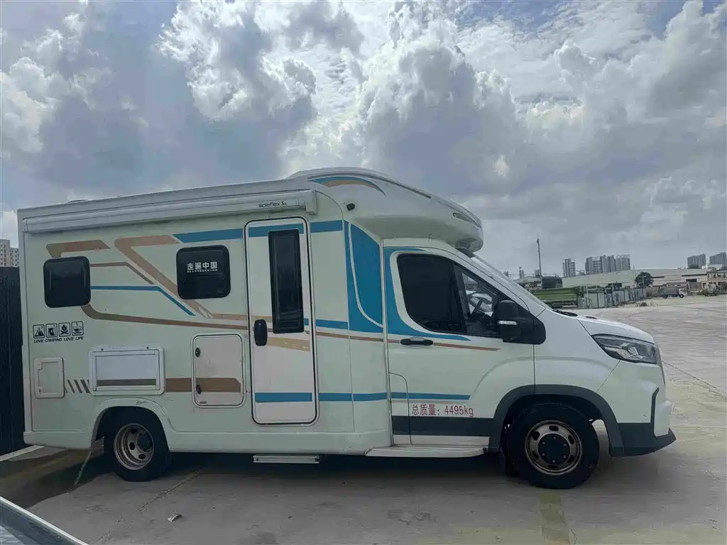SAIC Maxus MAXUS V90 RV 2022 2021 2.0T Life Home V90 Self-Contained Class C RV Flagship Small Front Overhead Transverse Bed