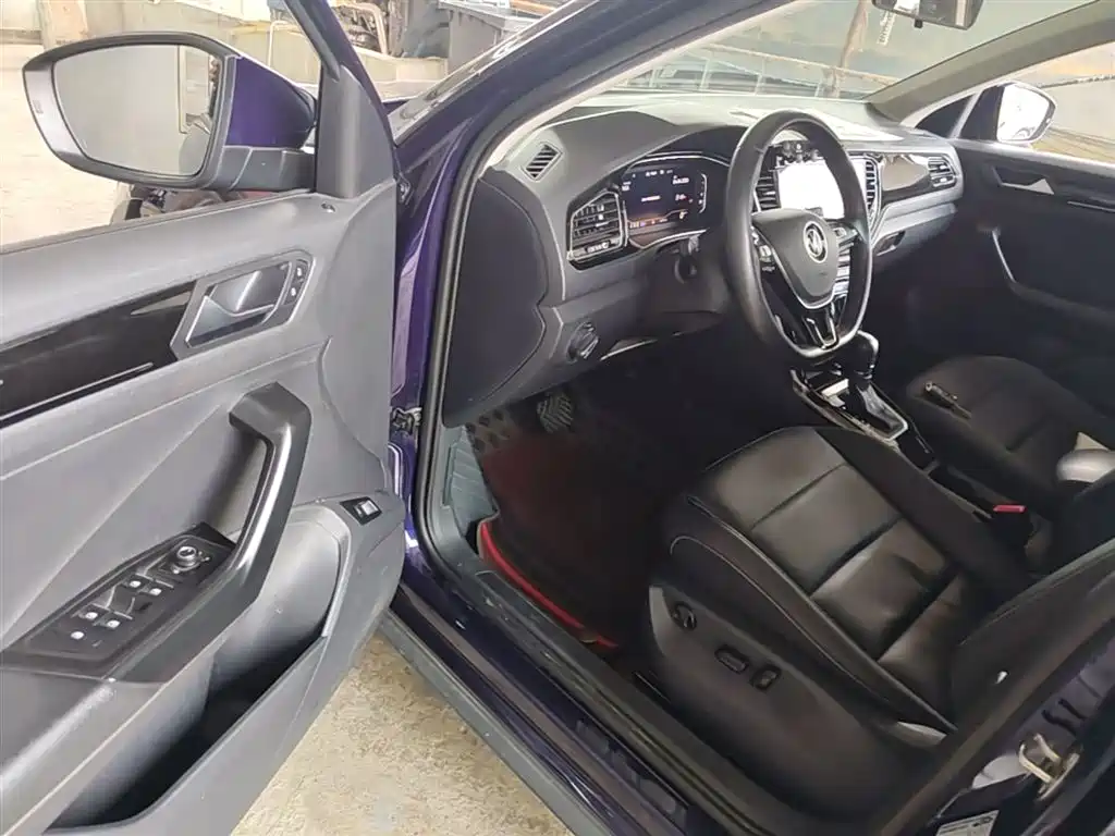 VOLKSWAGEN T-ROC EXPLORING SONGS