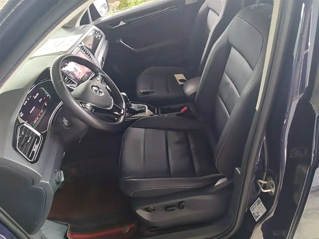 VOLKSWAGEN T-ROC EXPLORING SONGS