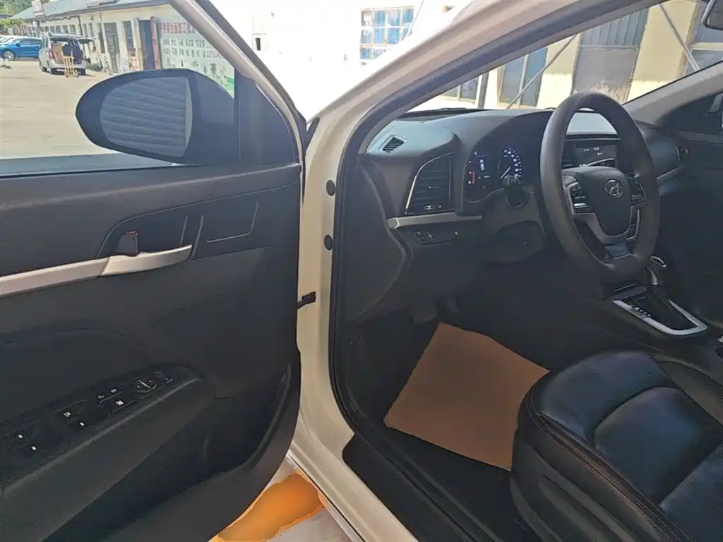 Hyundai Elantra 2016 Model 1.6L Automatic Smart Elite фото 16