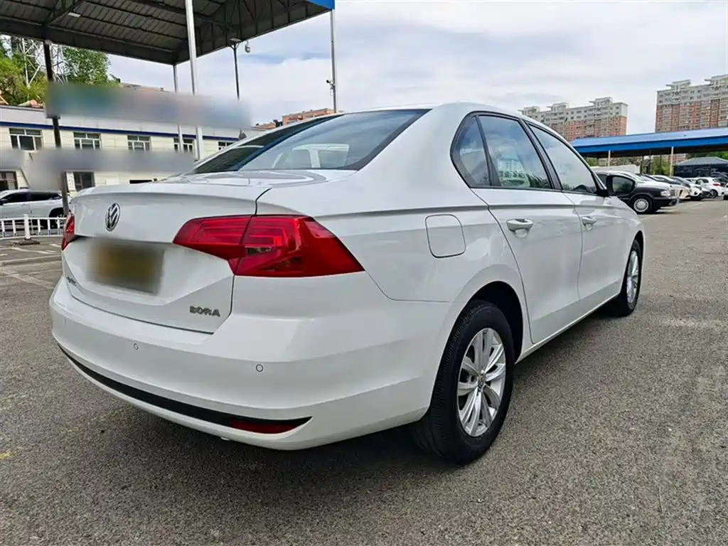 Volkswagen Bora 2017 1.6L Automatic Fashion Edition фото 7