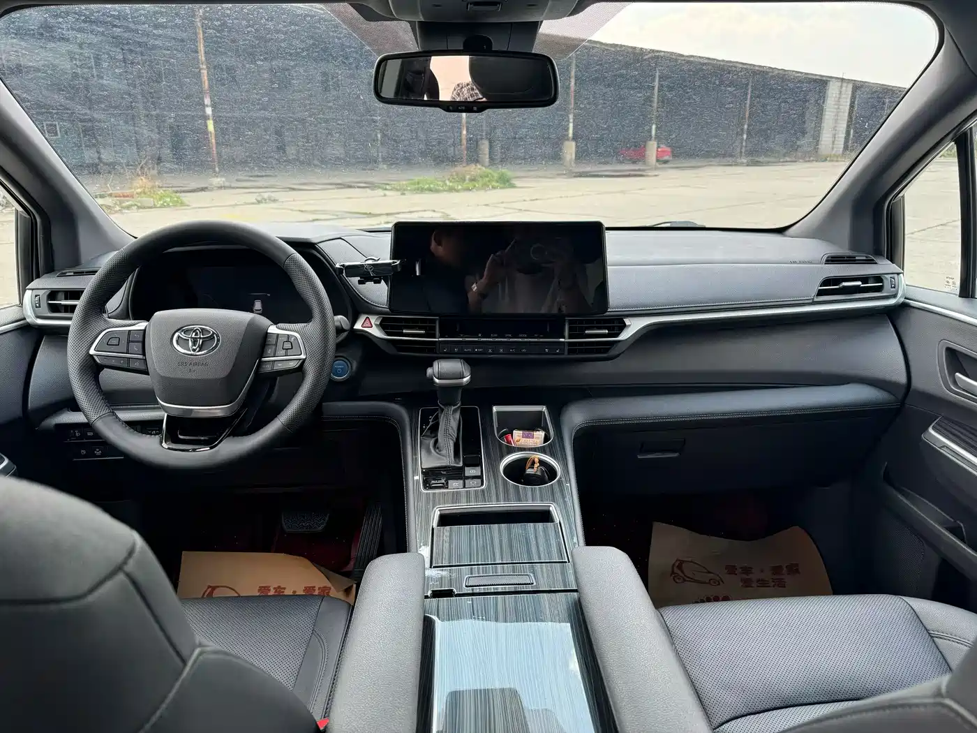 Toyota Sienna 2021 2.5L Hybrid Premium Edition фото 5