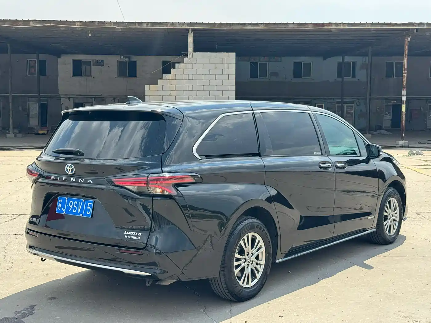 Toyota Sienna 2021 2.5L Hybrid Premium Edition фото 9