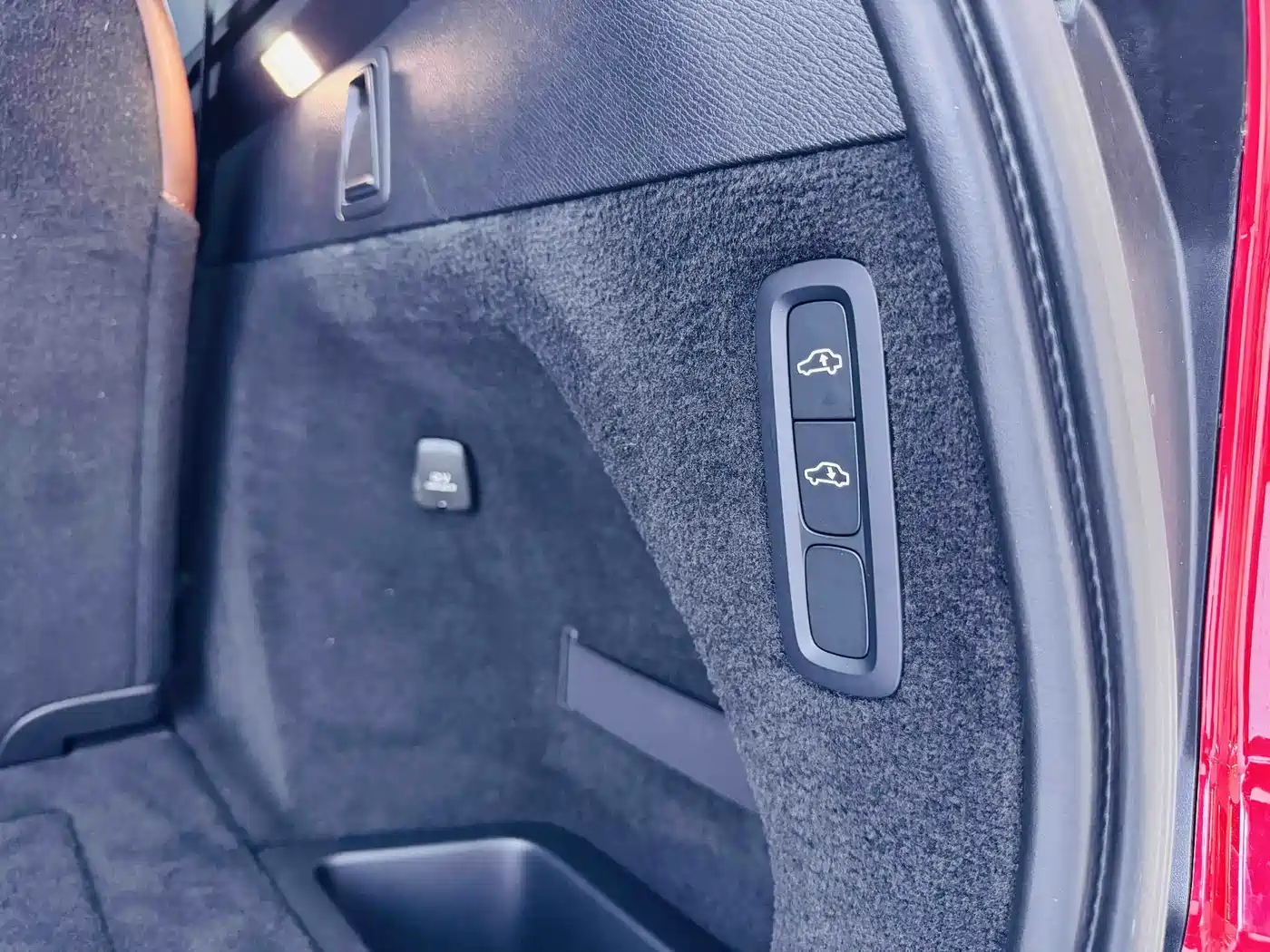 Фото 8 - Volvo XC90
