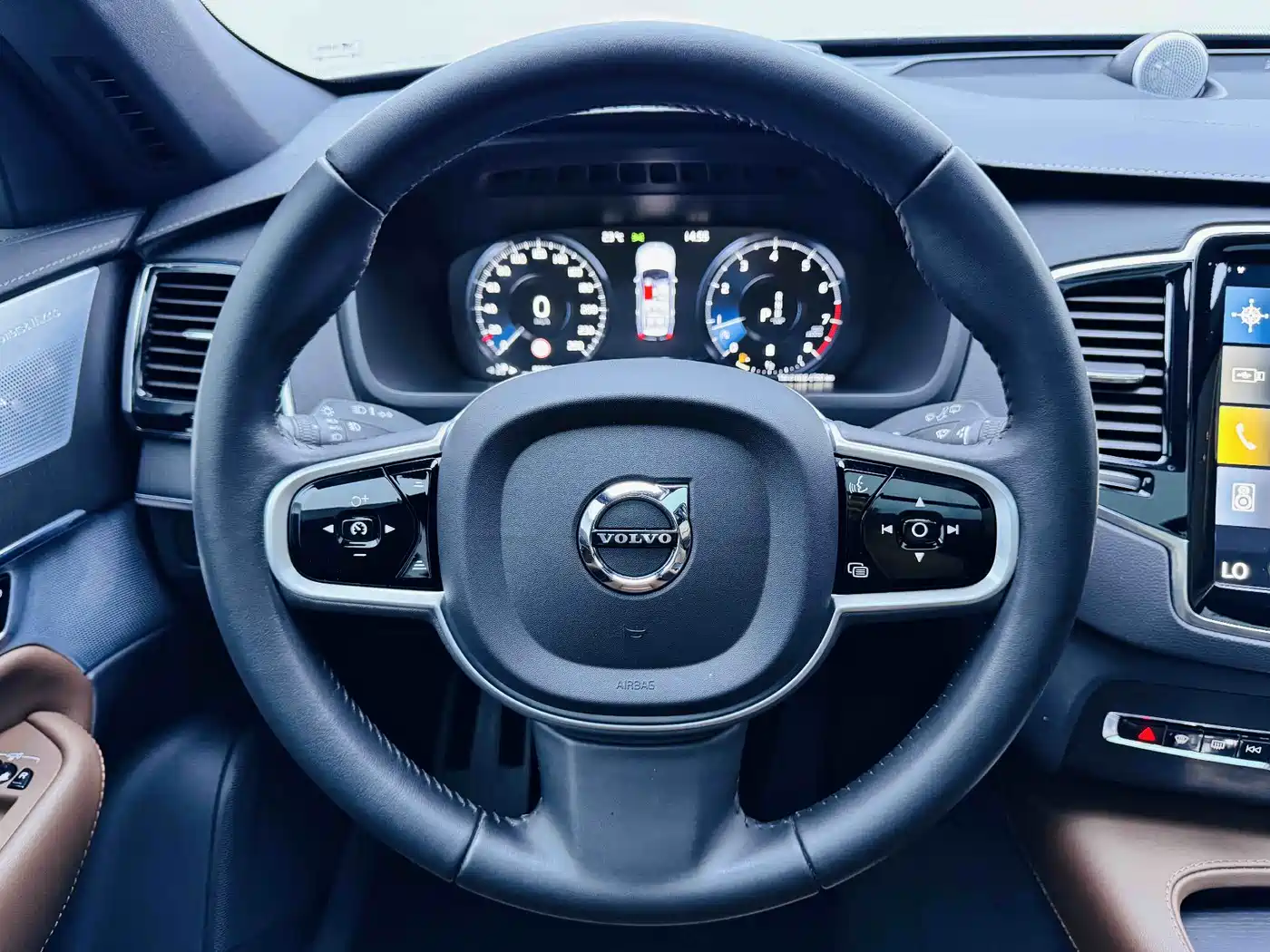 Фото 18 - Volvo XC90
