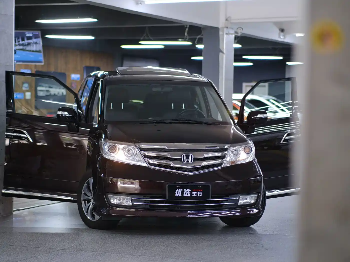Фото 5 - Honda Elysion