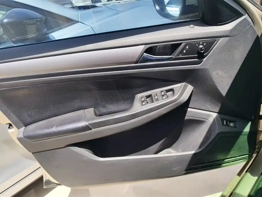 Volkswagen Bora 2016 Model 1.6L Manual Fashion фото 7
