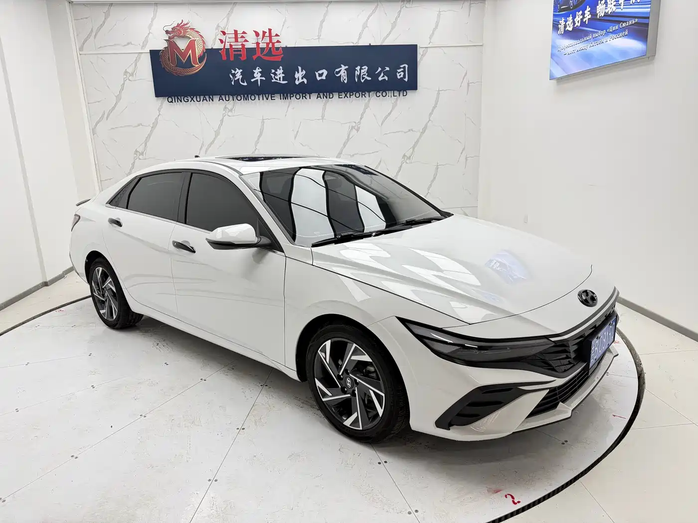 Hyundai Elantra 2023 Model 1.5L CVT LUX Premium Edition фото 3