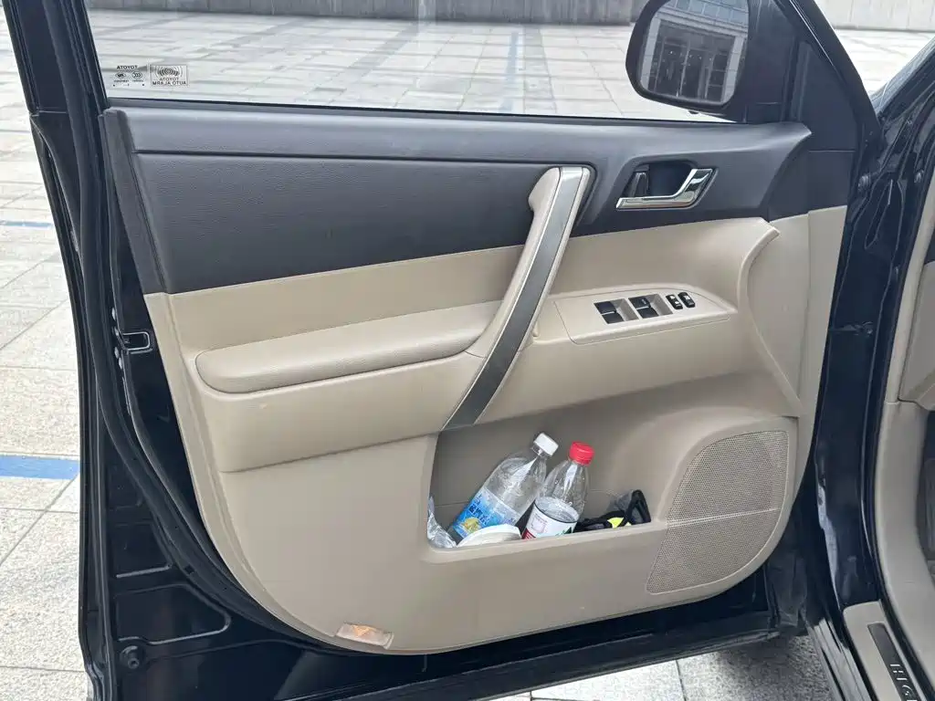 Фото 6 - Toyota Highlander