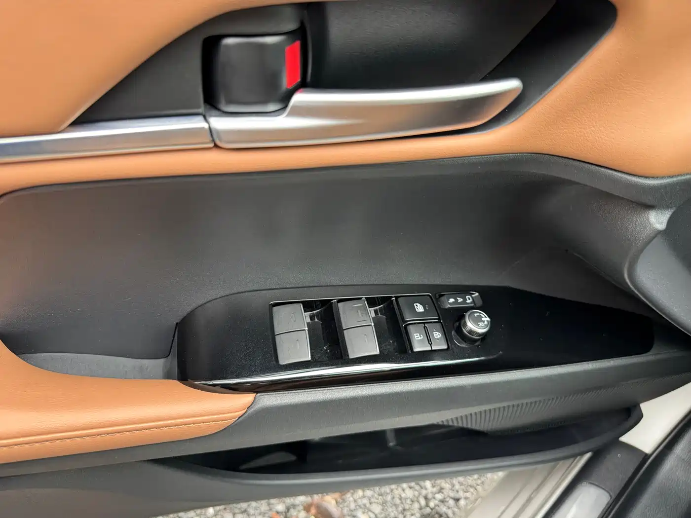 Toyota Camry 2024 Hybrid 2.0HE Elite Edition фото 9