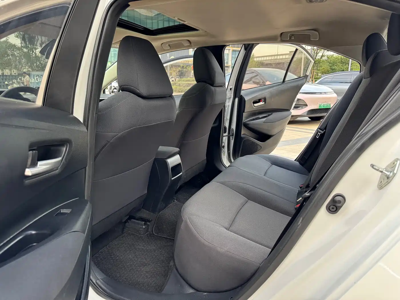 Photo 14 - Toyota Corolla