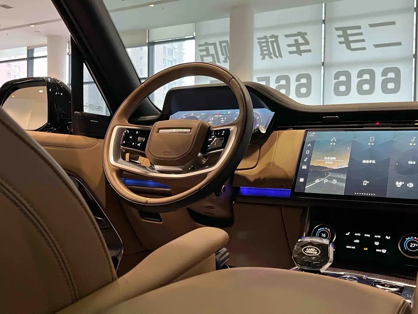 Land Rover Range Rover 2023 3.0 L6 360PS Golden Age Edition фото 20