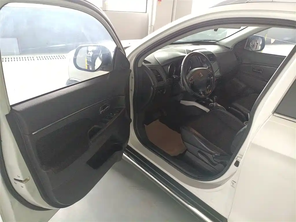 Peugeot 4008 (Import) 2013 2.0L 4WD Fashion фото 12