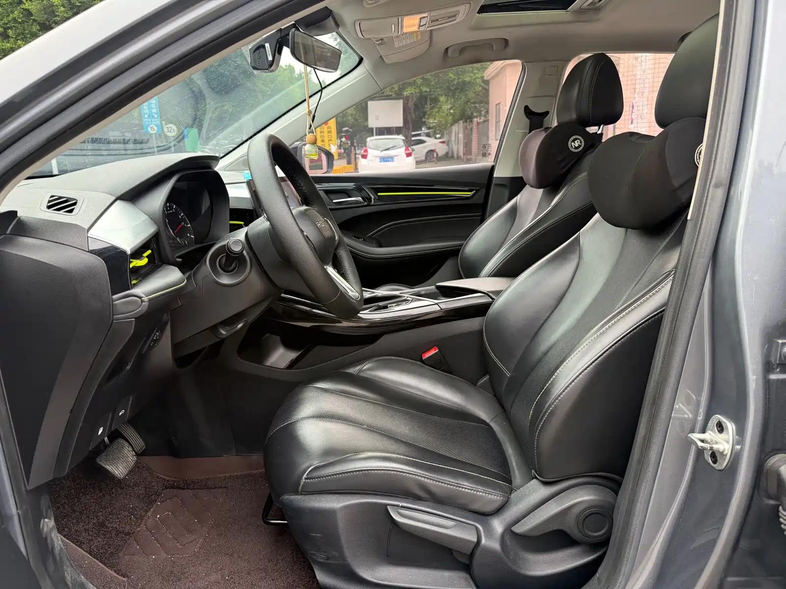 Фото 6 - Roewe i5