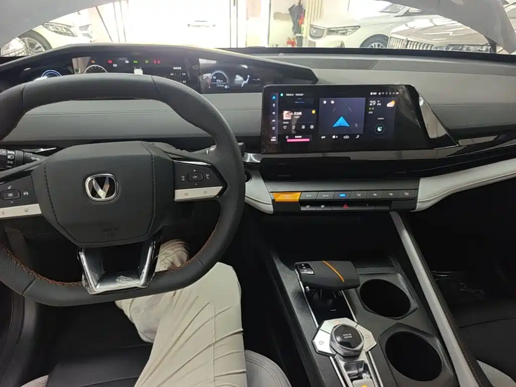 Changan UNI-V iDD 2025 2024 Blue Whale Smart iDD 136km Smart Cool