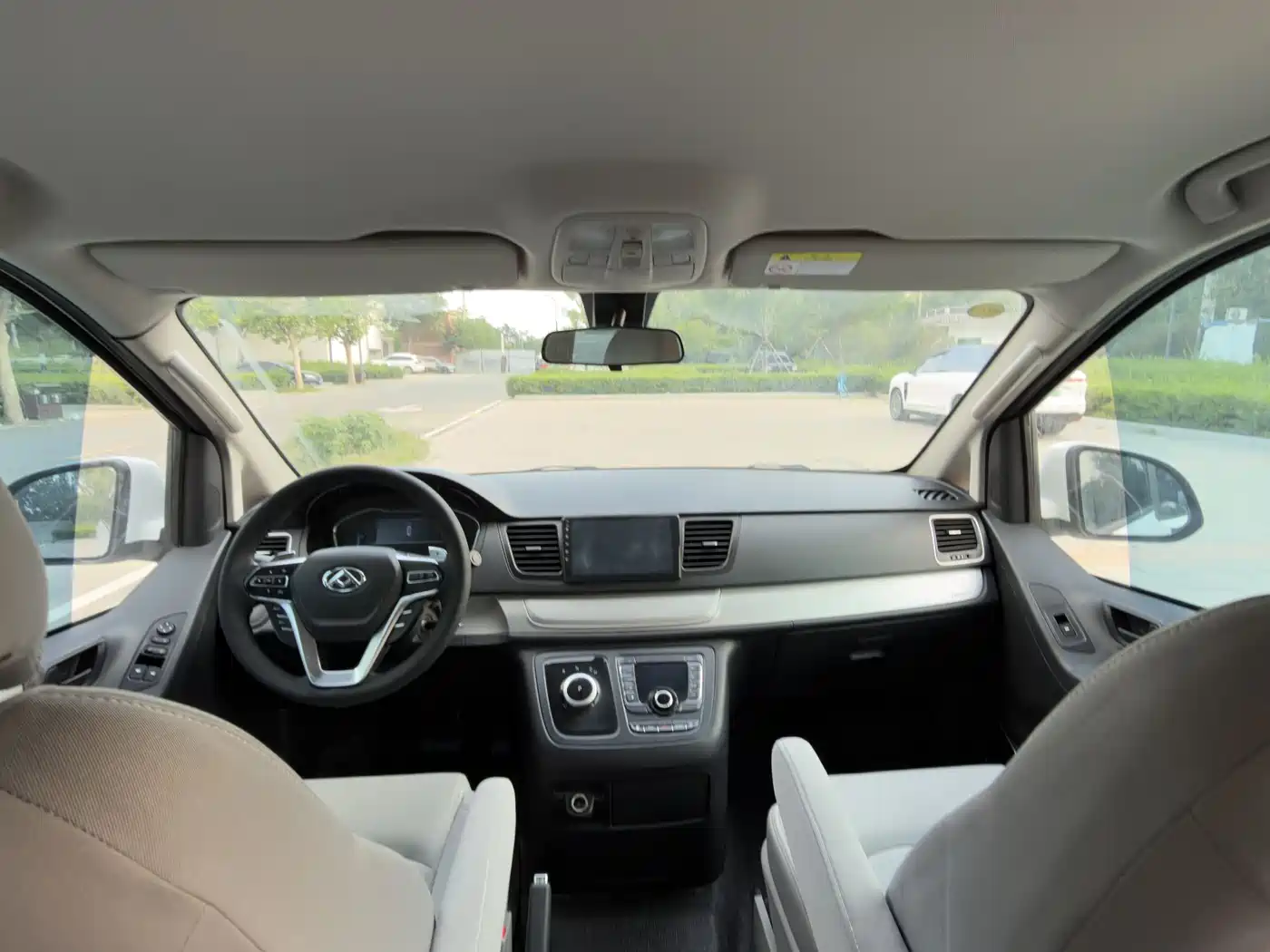 SAIC Maxus Maxus G10 2022 2.0T Auto Smart Edition Petrol 7-Seater фото 9