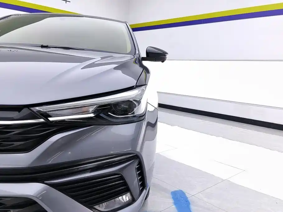 Фото 5 - Roewe i5