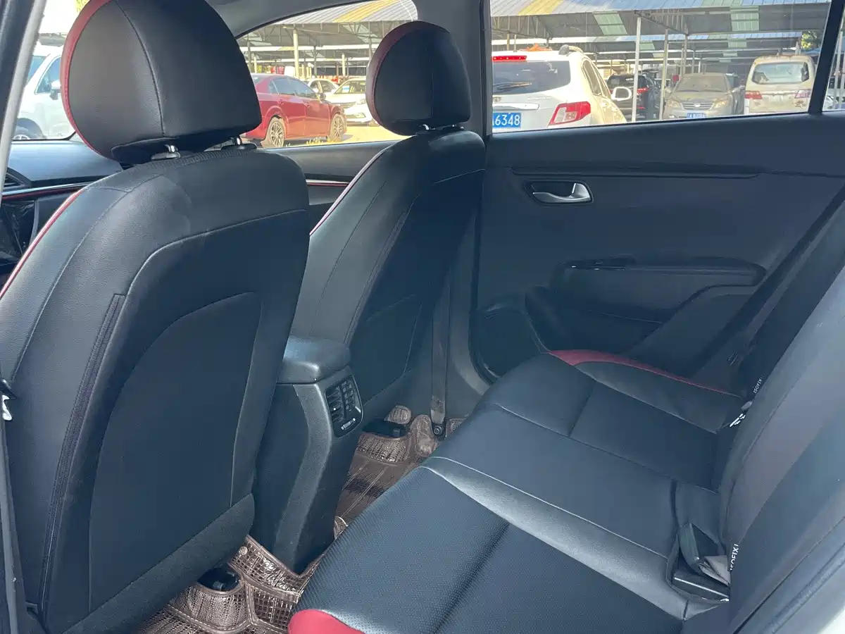 2019 Kia KX CROSS