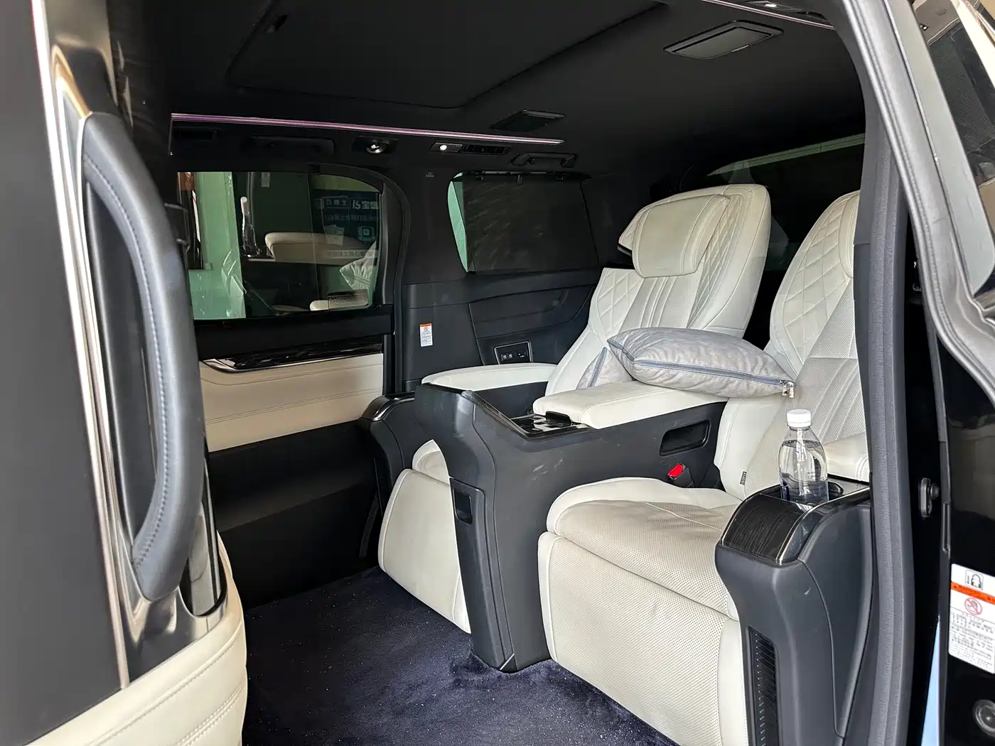 Lexus LM 2020 2020 300h 4-Seat Imperial Edition