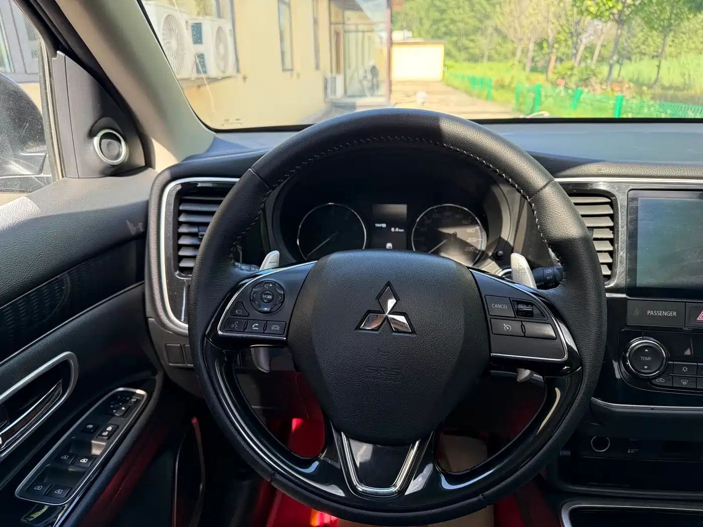 MITSUBISHI OUTLANDER